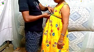 Everbest Indian hot bhabhi amazing XXX sex With Remodel Master&excl;&excl; Hindi sex